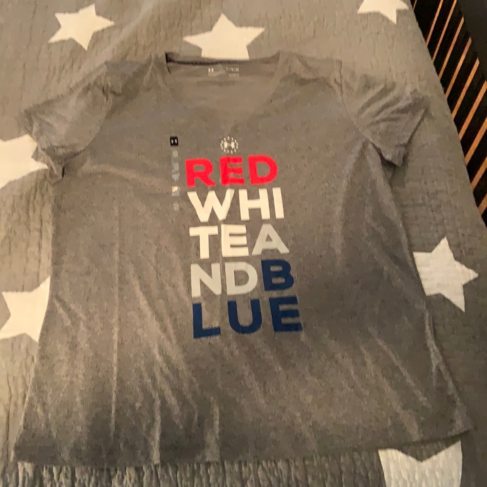 New with tag. Women’s under Armour loose fit V neck